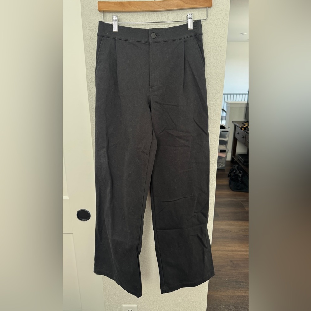 ALO Yoga Black Straight-Leg pants